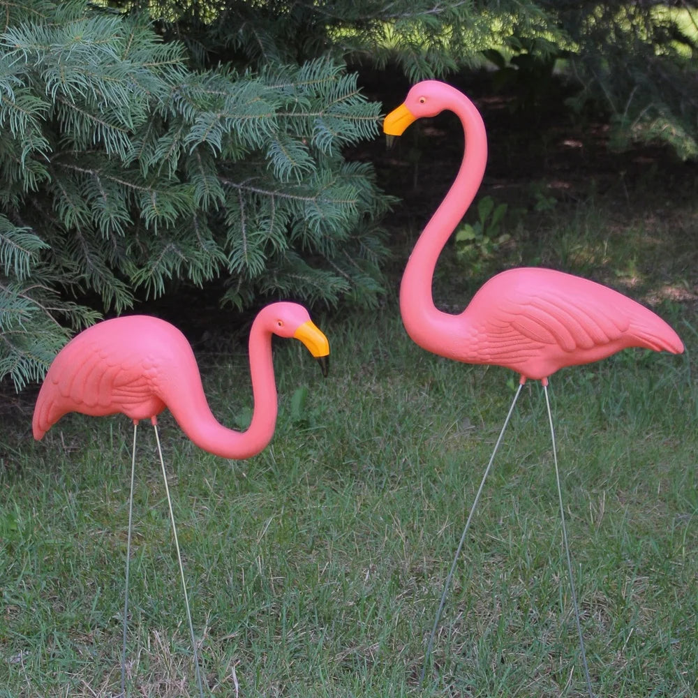 Set of 2 Tropical Pink Flamingo Lawn Stakes Weather Resistant Outdoor Garden Decor with Realistic Feather Design and Iron Rods